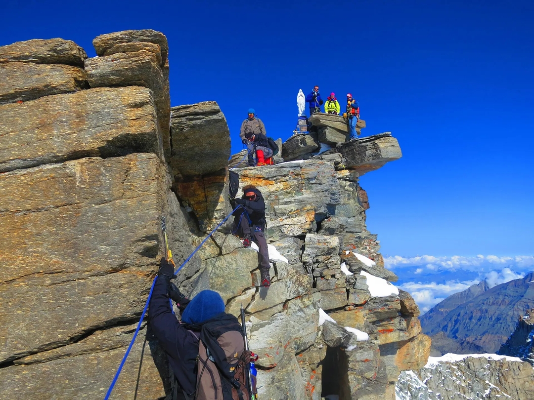 MOUNTAINEERING COURSE IN AOSTA VALLEY - GRAN PARADISO SUMMIT